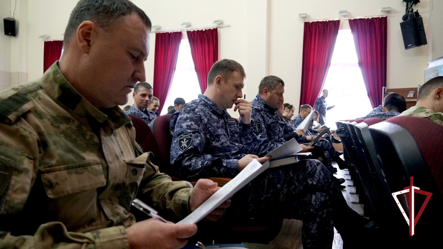 В Южно-Сахалинске росгвардейцы поддержали акцию «Географический диктант-2024»  