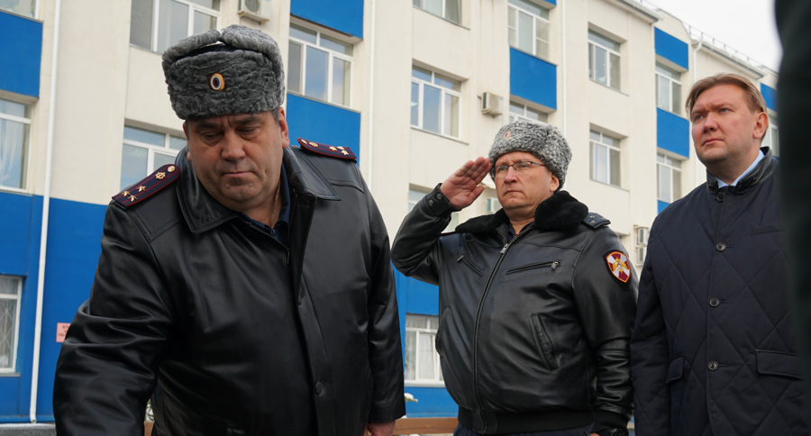 Росгвардейцы в Южно-Сахалинске почтили память сотрудников, погибших при выполнении служебных обязанностей 