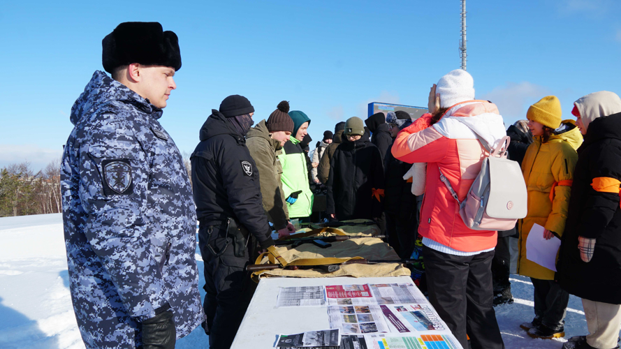 Росгвардейцы поддержали школьников в военно-патриотической игре «Юные защитники Отечества»