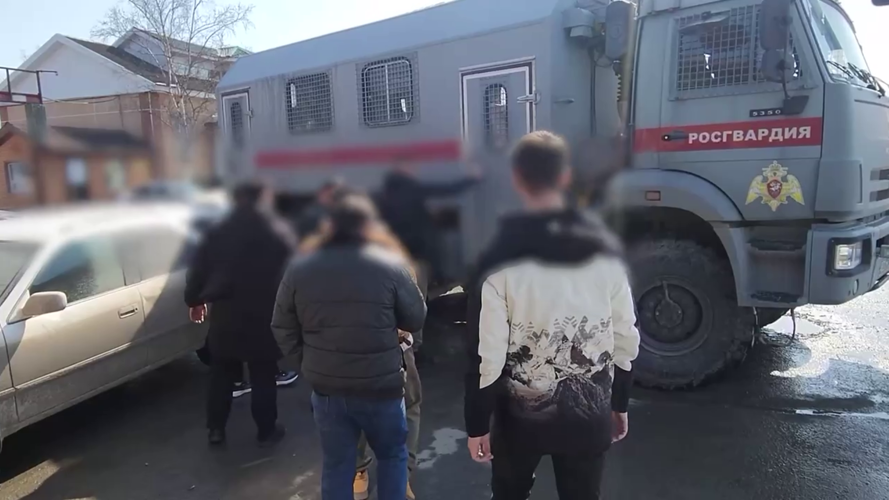 Росгвардейцы приняли участие в мероприятиях по контролю соблюдения миграционного законодательства