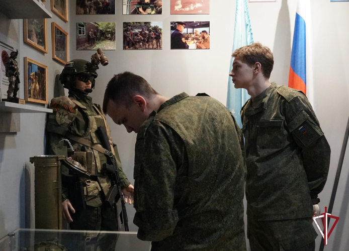 Молодёжь Сахалина знакомится с работой росгвардейского спецназа