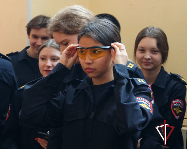 Молодёжь Сахалина знакомится с работой росгвардейского спецназа