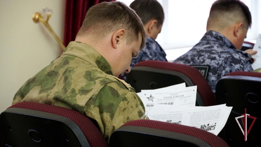 Росгвардейцы на Сахалине приняли участие в международной исторической акции «Диктант Победы»