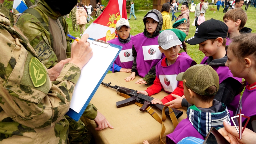 На Сахалине cиловики провели для детей военно-патриотическую игру «Зарница»