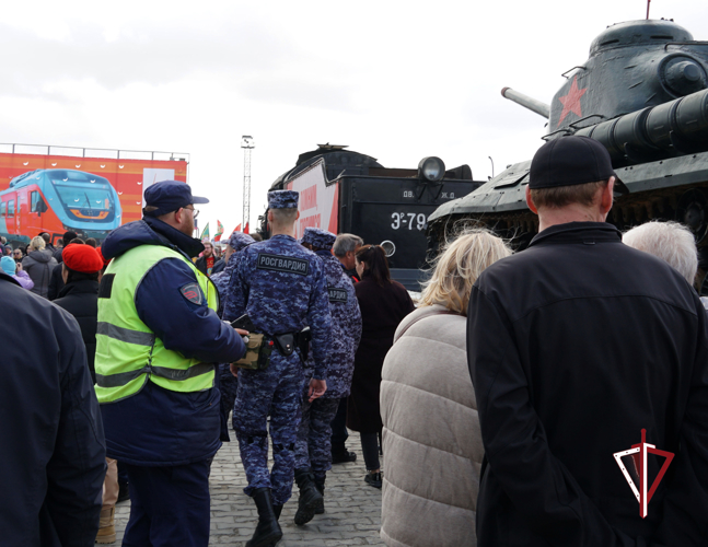 Росгвардейцы на Сахалине приняли участие в охране общественного порядка при встрече «Поезда Победы»