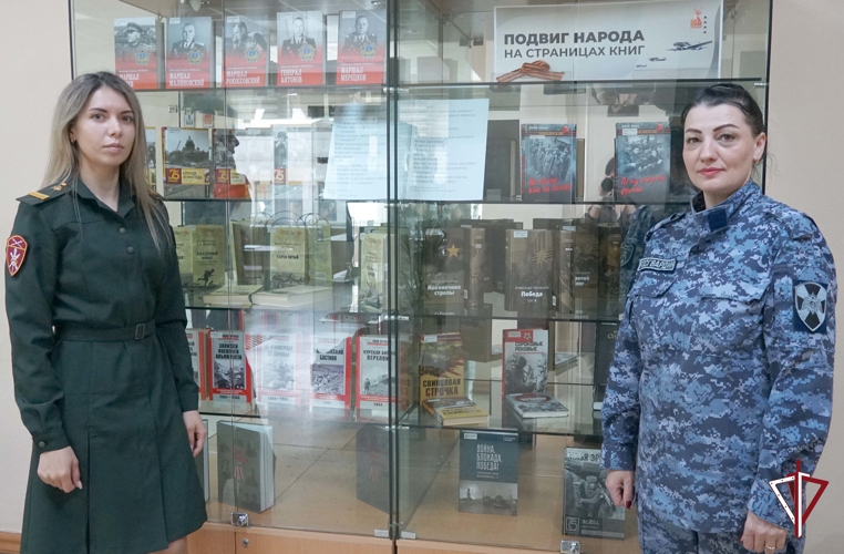 Тематическую выставку, посвященную 80-летию Победы в Великой Отечественной войне, посетили сахалинские росгвардейцы