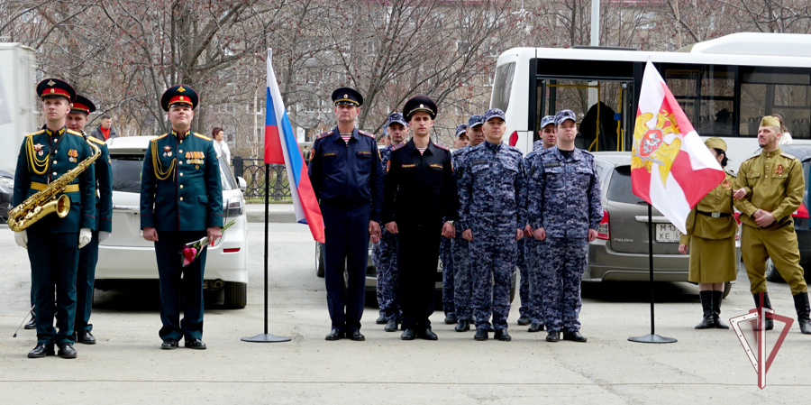«Парад у дома ветерана» - сотрудники Росгвардии поздравили участника трудового фронта