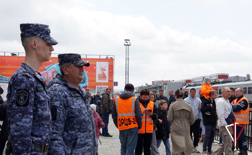 Росгвардейцы на Сахалине приняли участие в охране общественного порядка при встрече «Поезда Победы»