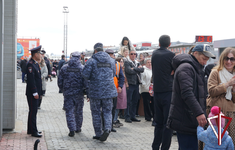 Росгвардейцы на Сахалине приняли участие в охране общественного порядка при встрече «Поезда Победы»