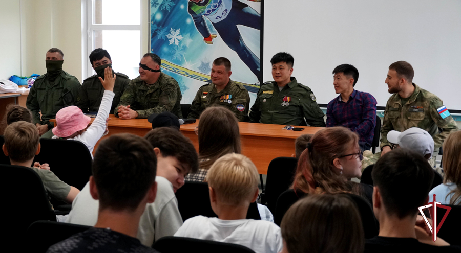 Росгвардейцы на Сахалине провели встречу с молодыми спортсменами
