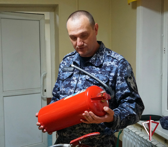В Росгвардии на Сахалине прошли занятия с нештатным пожарным расчетом