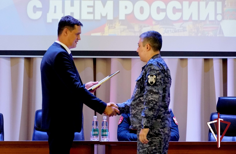 Торжественное награждение, приуроченное ко Дню России, состоялось в Росгвардии на Сахалине