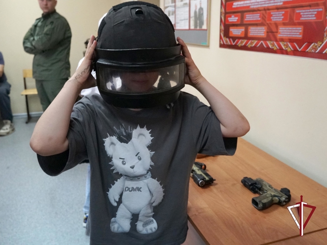Один день в спецназе. Юные поисковики посетили СОБР «РЕДУТ»
