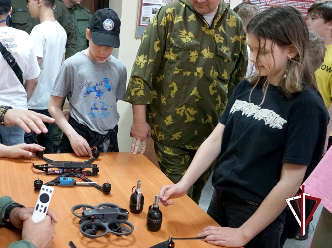 Один день в спецназе. Юные поисковики посетили СОБР «РЕДУТ»