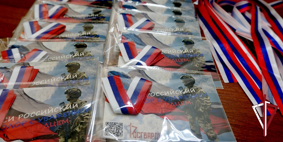 Росгвардейцы в Южно-Сахалинске провели патриотическую акцию «Триколор России» 