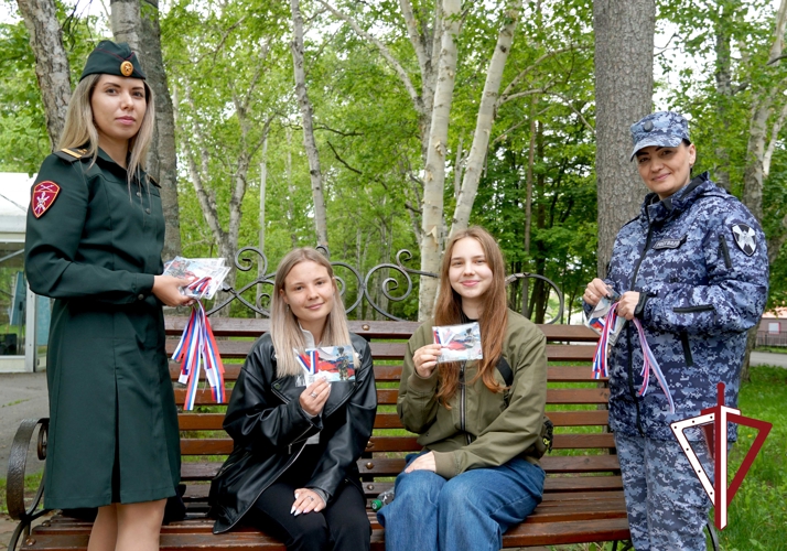 Росгвардейцы в Южно-Сахалинске провели патриотическую акцию «Триколор России» 