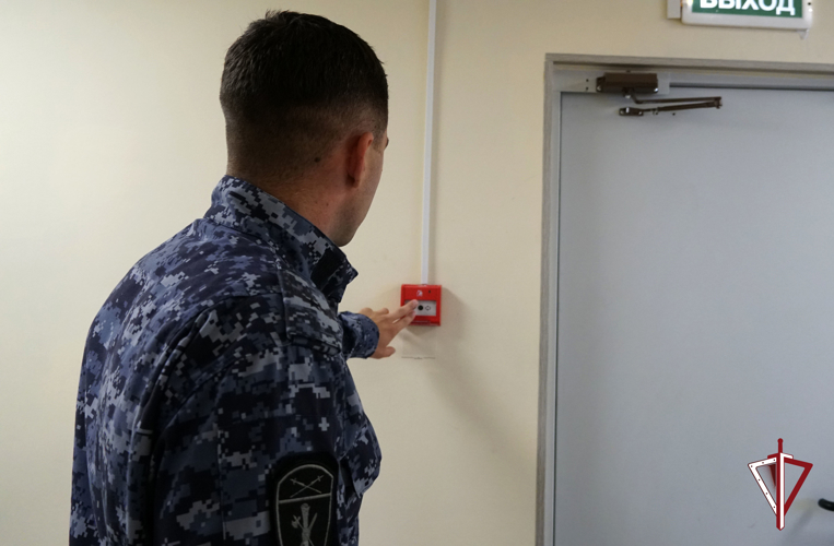 Сахалинские росгвардейцы провели противопожарную тренировку во взаимодействии с МЧС