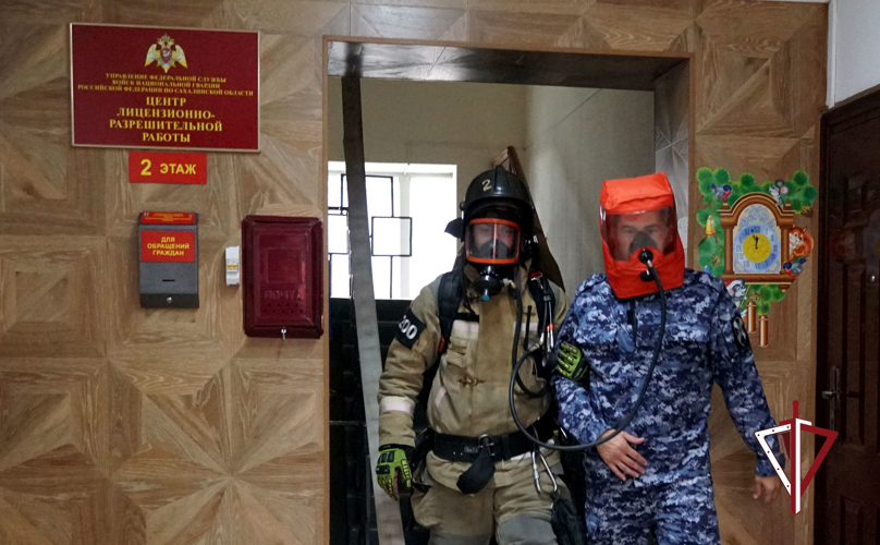 Сахалинские росгвардейцы провели противопожарную тренировку во взаимодействии с МЧС