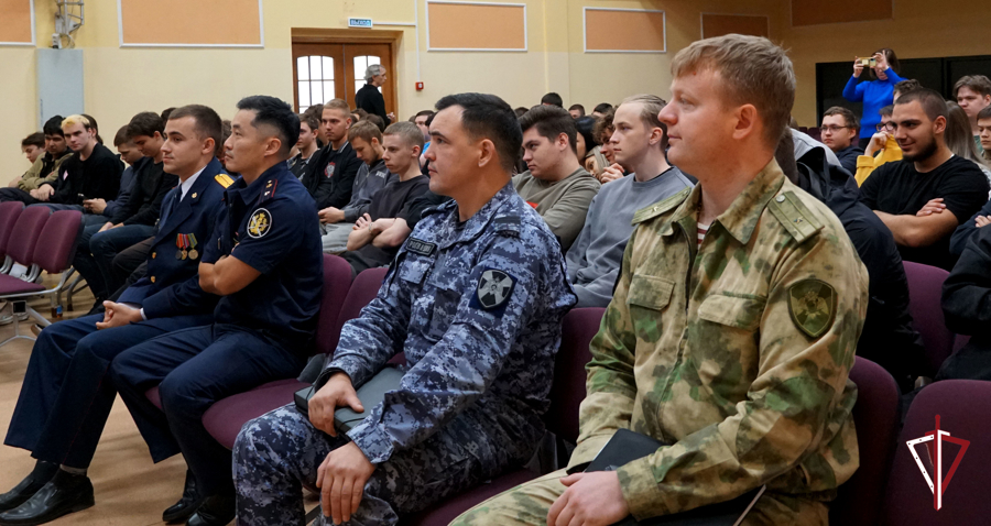 В военно-патриотическом мероприятии «День призывника» приняли участие росгвардейцы