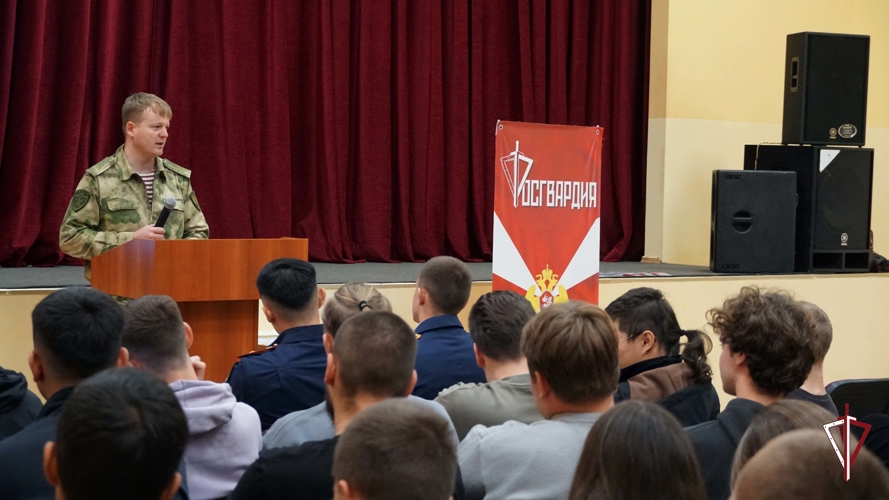 В военно-патриотическом мероприятии «День призывника» приняли участие росгвардейцы