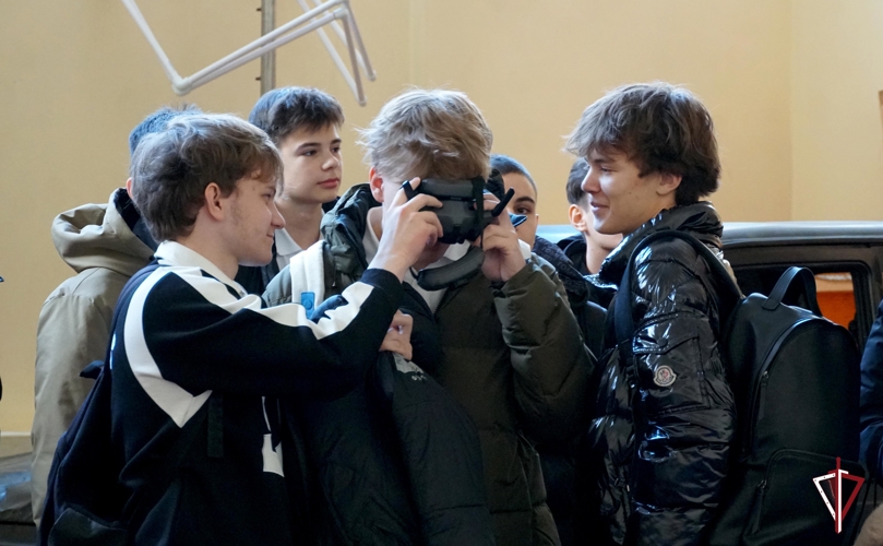 Элитное подразделение Росгвардии познакомило сахалинскую молодёжь со своей работой 
