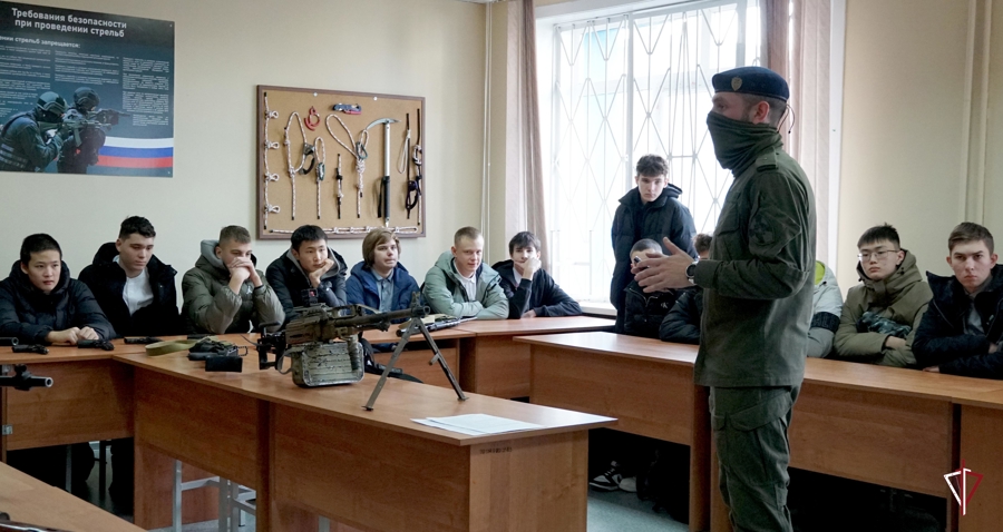 Элитное подразделение Росгвардии познакомило сахалинскую молодёжь со своей работой 