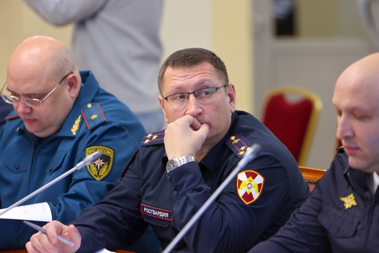 Росгвардейцы во взаимодействии с оперативными службами Сахалинской области усилят меры безопасности в период новогодних праздников