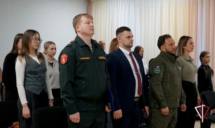 «Мой папа – Герой»: В Южно-Сахалинске открылась фотовыставка ко Дню героев Отечества
