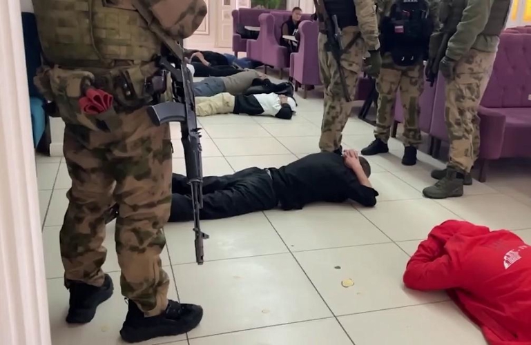 На Сахалине при силовой поддержке ОМОН «Тайфун» пресечены нарушения миграционного законодательства 