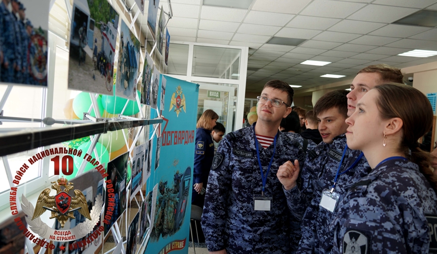 В Сахалинской областной универсальной научной библиотеке состоялось торжественное мероприятие ко Дню защитника Отечества