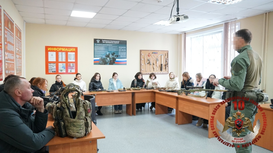 Сахалинские студенты примерили на себя роль спецназовцев: экскурсия СОБР «Редут» для первокурсников колледжа искусств 