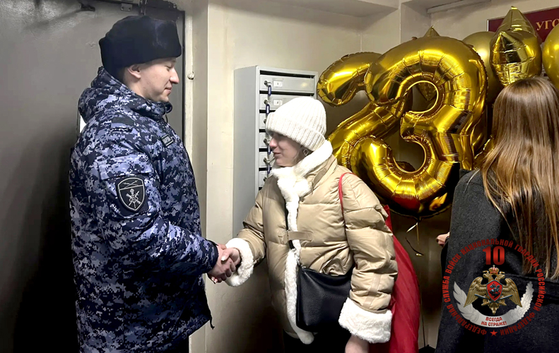 В Управлении Росгвардии по Сахалинской области поздравили мужчин с Днем защитника Отечества 