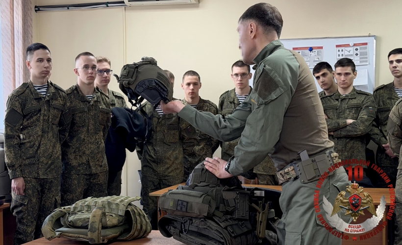 Сахалинские студенты познакомились с буднями офицеров СОБР «Редут» Росгвардии
