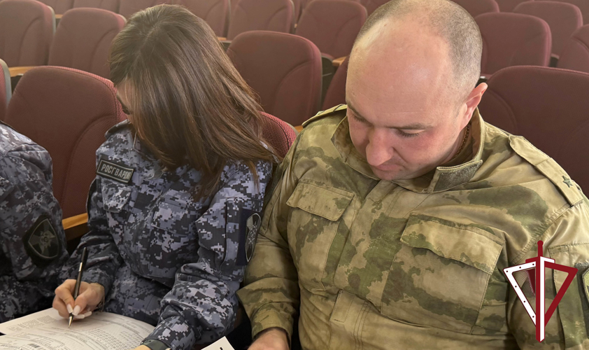 В Южно-Сахалинске  к Международной исторической акции «Диктант Победы» присоединились росгвардейцы