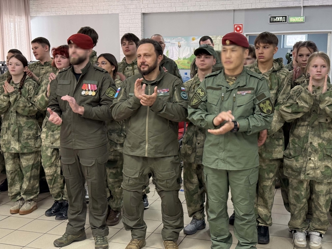 На Сахалине офицеры спецназа Росгвардии приняли участие в открытии профильной смены «Время юных героев»