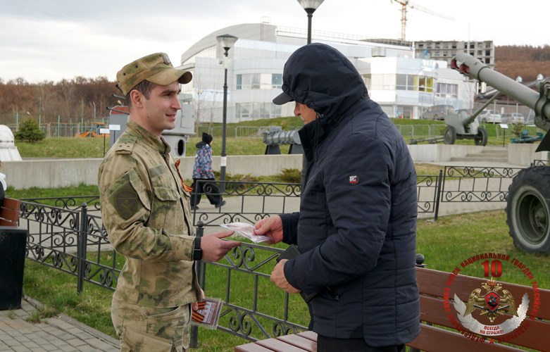 В Южно-Сахалинске росгвардейцы присоединились к Всероссийской акции «Георгиевская ленточка»