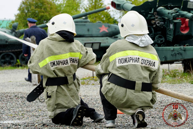 Правоохранители организовали для детей военно-спортивную игру «Зарница» 