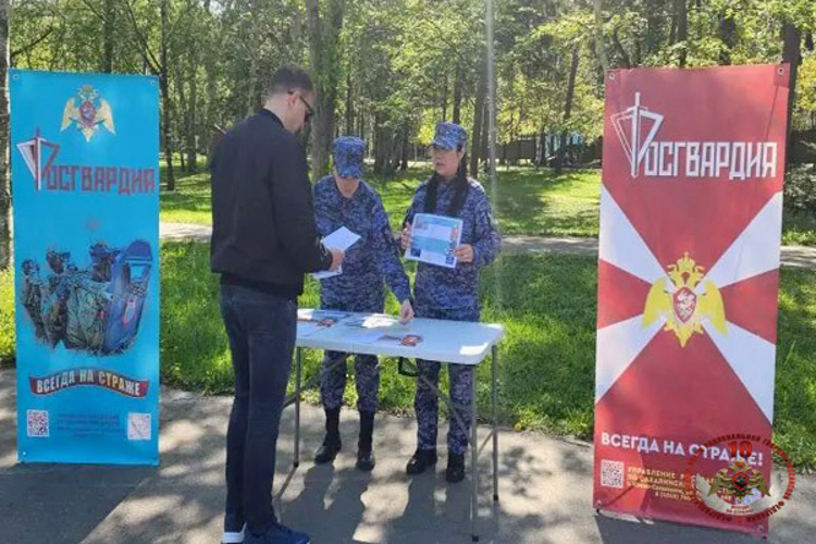 В Южно-Сахалинске в День защиты детей росгвардейцы развернули интерактивную площадку для молодёжи