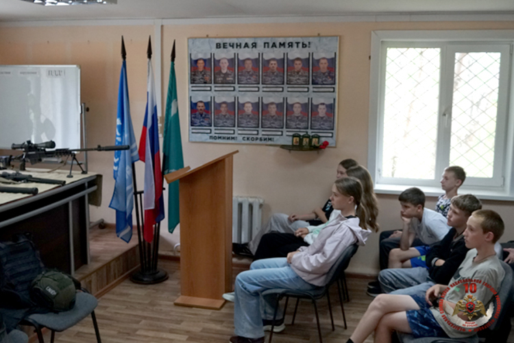 «Каникулы с Росгвардией»: росгвардейцы на Сахалине встретились с воспитанниками детской спортивной школы Долинска  
