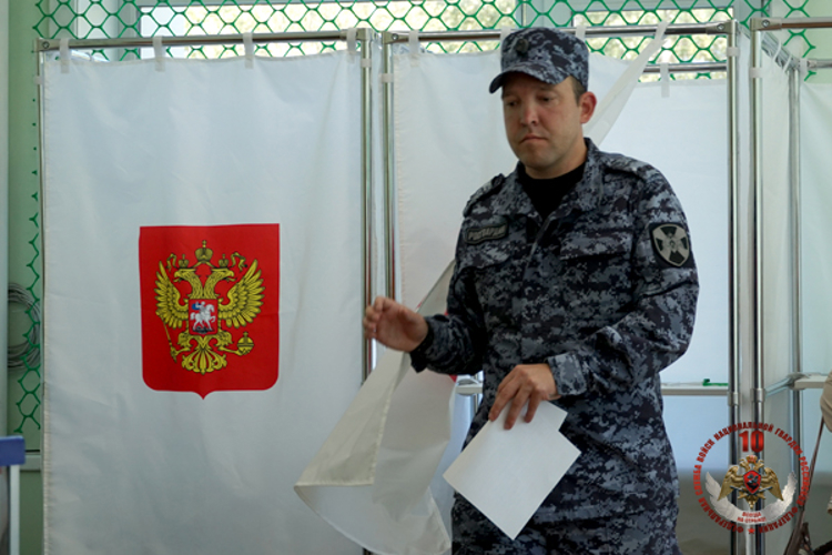 Сотрудники и военнослужащие Росгвардии на Сахалине приняли участие в голосовании