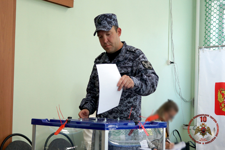 Сотрудники и военнослужащие Росгвардии на Сахалине приняли участие в голосовании