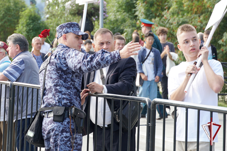 Росгвардейцы приняли участие в памятных мероприятиях в честь 81-й годовщины окончания Второй мировой войны
